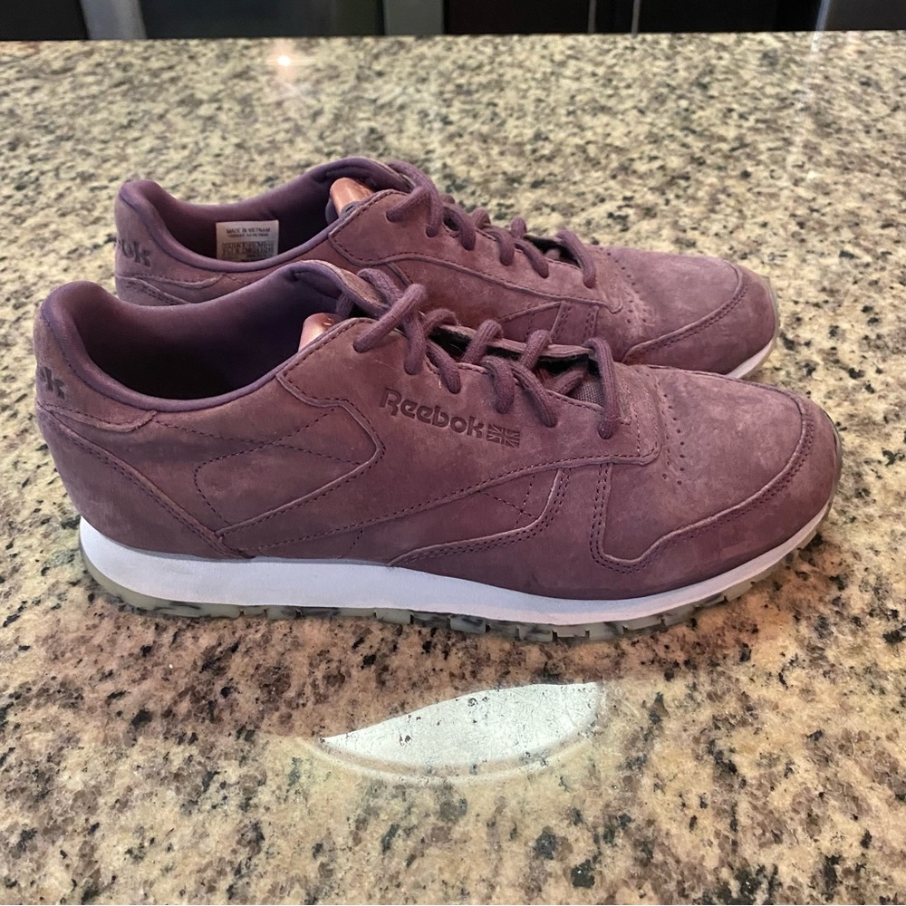 Women’s Reebok Classic Plum Shimmer BD1520 Leather Suede Sneakers Size 7.5